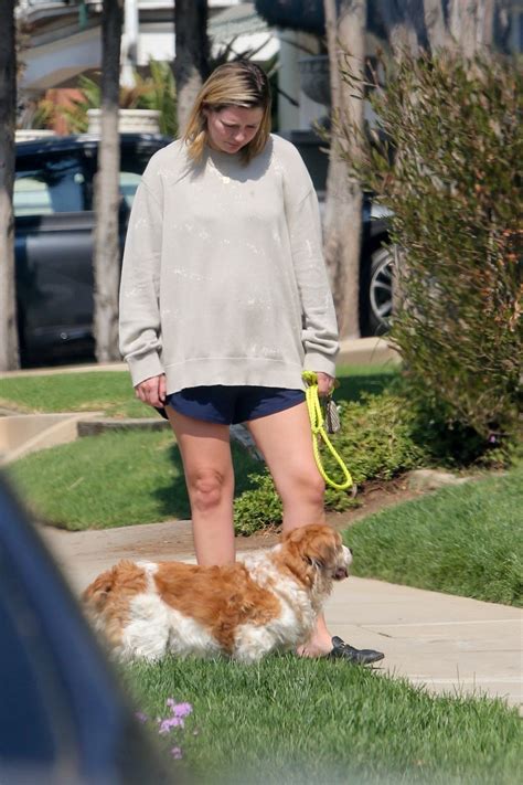 Mischa barton will have to slog as the work burden will be too. MISCHA BARTON Out with her Dog in Los Angeles 10/04/2020 ...