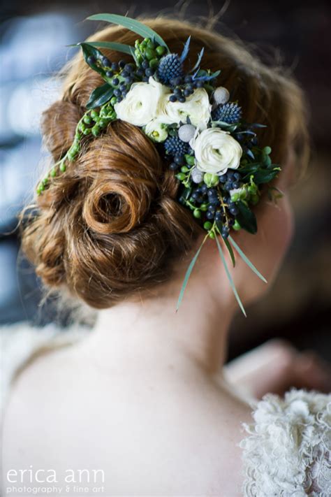 Fresh flowers are the best option to use if you're looking to make a pretty and fragrant flower crown that reflects the beauty of the season. Flowers for your hair-Bridal flowers to wear ...