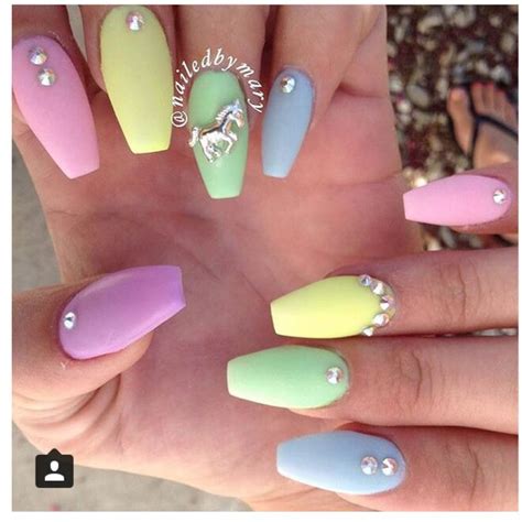 Encuentra los mejores cursos de uñas acrilicas en educaweb y empieza a aprender desde cualquier lugar. Pastel | Uñas de gel, Manicura de uñas, Uñas acrilicas ...