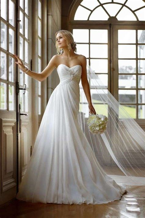 Un abito da sposa vintage dovrà seguire delle caratteristiche specifiche: Abiti da sposa in stile impero | Abiti da sposa, Abiti di ...