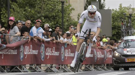 Dutch time trial specialist tom dumoulin ended the trial more than a minute behind in second place, with australia's rohan dennis claiming bronze. Dumoulin wins opening stage of Giro d'Italia, Froome 21st ...