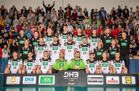 „die 2019 gemeinsam von deutschland und dänemark auszurichtende weltmeisterschaft und 2020 die olympischen spiele sind herausragende ereignisse, die jeden spieler und trainer in ihren bann. Handball-WM: Mit Teamgeist zum Erfolg? - Nachrichten ...