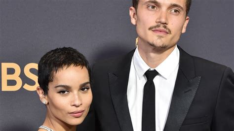 Next up is the wedding of zoë kravitz and karl glusman, who just tied the knot in paris this weekend. Ganz neuer Look: Zoe Kravitz überrascht mit Kurzhaar ...