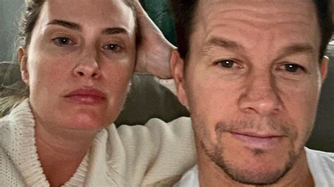 Der schauspieler und das model waren zuvor schon acht jahre lang ein paar und haben vier gemeinsame kinder. Mark Wahlberg teilt erstes gemeinsames Foto mit Frau Rhea ...