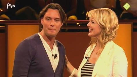 Chantal janzen is een nederlandse zangeres, (musical)actrice en presentatrice. Chantal Janzen: Chantal Janzen wil wachten met tweede baby