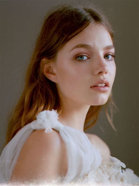September 21, 1997 in new jersey) is a norwegian actress and model, known for let the right one in (2017), rebel in the rye (2017) and the weeknd. Poze Kristine Froseth - Actor - Poza 14 din 52 - CineMagia.ro