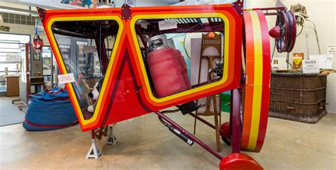 Tracy barnes' designs introduced many of the features found in modern hot air balloons.2. Hot Air Airship | National Balloon Museum