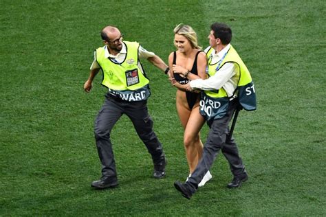 Uefa champions league final tottenham hotspur vs liverpool streaker! Smoking HOT Blonde Streaker Interrupts Champions League ...