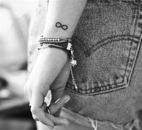 .tatuagens pequenas, comics tattoo, pontilhismo, tumblr, pinterest i̇şte kıyafetinizi tamamlayacak en şık 40 dövme: Dövme Keşfet adlı kullanıcının tattoos. panosundaki Pin ...