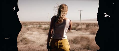 As she adjusts to life in 'the bad batch' arlen discovers that being good or bad mostly depends on who's standing next to you. Critique de The Bad Batch (Film, 2016) - CinéSéries