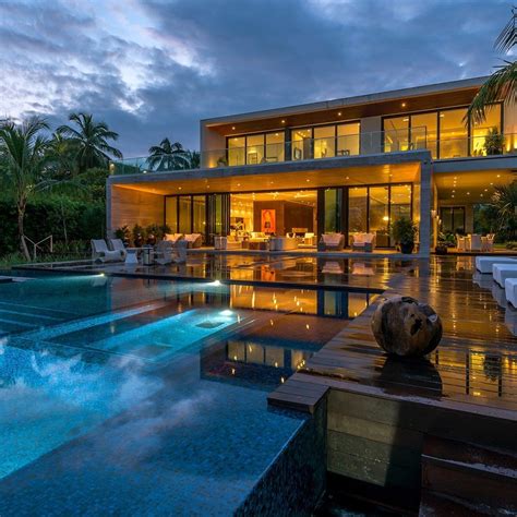 Beach haus key biscayne contemporary is located in a residential area of miami, just a short drive from the large bill baggs cape state park. Pin by bulk&partner on House | Mansions, Mega mansions ...