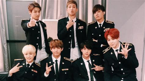 Es el instructor de rendimiento de bts, es muy conocido por haber coreografíado las canciones de éxito. BTS a punto de desintegrarse por el Servicio Militar obligatorio en Corea del Sur