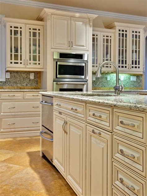 An example of a classic white kitchen that showcase cabinetry which is sleek even when the design is pretty much something you can get in your local. Cappucino Glaze On Off White Cabinets Design, Pictures ...