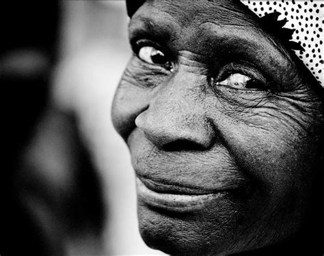 Protubérances graisseuses situées sur les hanches et le haut des cuisses (cf. Épinglé sur Africa people