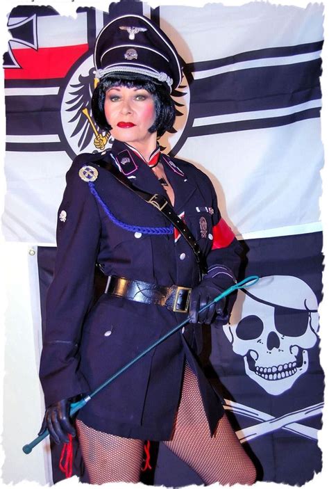 Des articles magiques, qui ont du sens, que vous ne pourrez trouver nulle part ailleurs. Pin på Une vieille femme en uniforme