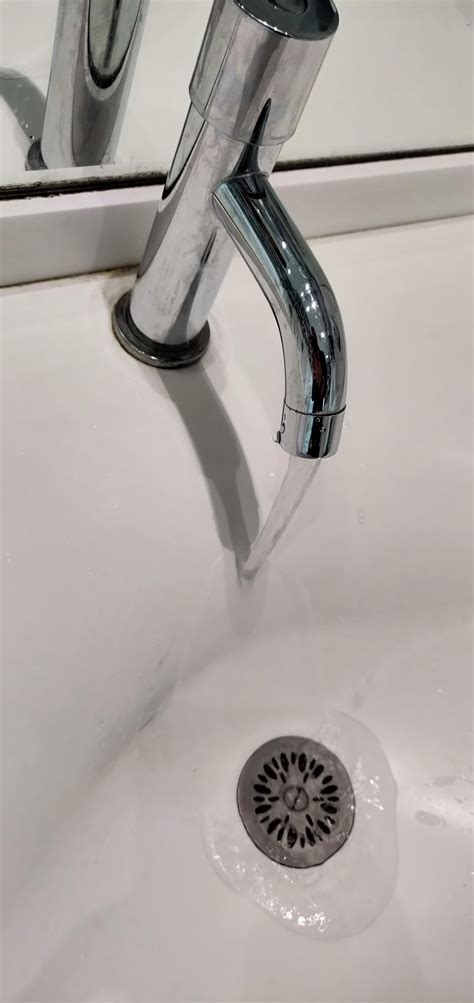 Expert customer service · lifetime warranty · exclusive designs This sink... : mildlyinfuriating