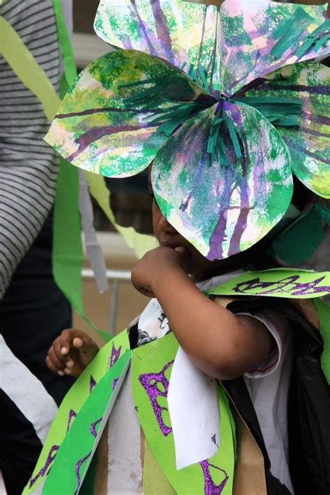 Pour nos correspondants, mounette (presque 3 ans) à réaliser un masque de mardi gras. Carnaval Thème Le jardin chez Valérie L | Deguisement ...