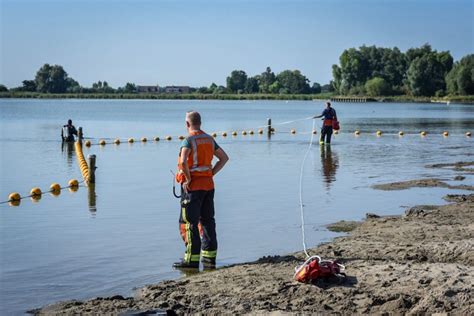 Vanaf juli is het strandje toegankelijk voor iedere hondenliefhebber. Alphense duikploeg zoekt drenkeling in Reeuwijk - Alphens.nl