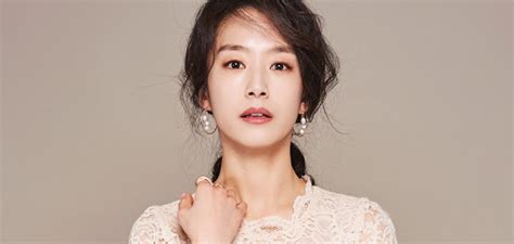 그래서 방금 한예슬이 5분 정도 인스타 라이브로 입장. 곽선영 남편 결혼