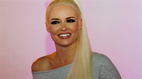 Katzenberger is a qualified beautician known mostly for her eyebrows, her bubbly appearances in numerous docu soap shows, and her failed effort to appear in us playboy magazine. Nach Gerda Lewis: Daniela Katzenberger blockiert jetzt ...