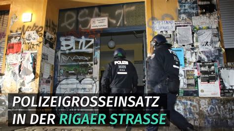 Eskalation in der rigaer straße in berlin: Polizeigroßeinsatz an der Rigaer Straße - YouTube