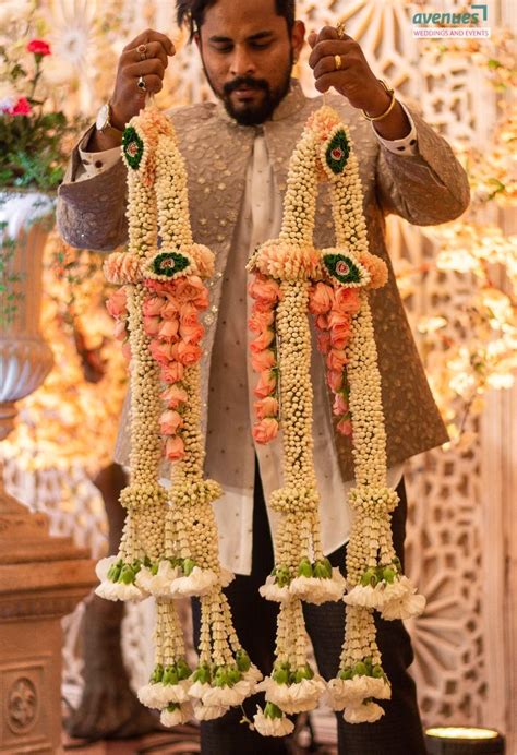 Find here venues, photographers, makeup artists & other indian wedding flowers white wedding bouquets indian wedding decorations indian decoration indian wedding. #wedding #southindianwedding #indianwedding #garlands ...
