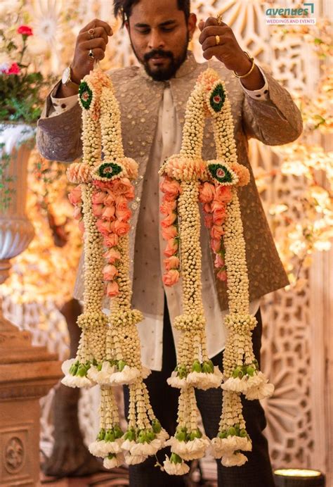 If you are too wrapped up in your work allindiaflowers.com will help you to send gifts on send flowers to india for all reasons and in all seasons. #wedding #southindianwedding #indianwedding #garlands ...