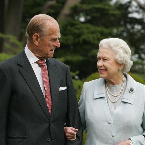 La notizia è stata riportata negli ultimi minuti da tutti i tabloid d'oltre manica, giunta poi anche in italia, e in base a quanto emerso il principe sarebbe al momento. Regina Elisabetta e il Principe Filippo foto: l'amore non ...