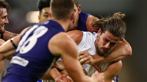 Fremantle hosts western bulldogs in perth to wrap up round 12, after west coast's win over carlton at the scg. AFL 2018: Fremantle vs Western Bulldogs Round 5: Nat Fyfe ...