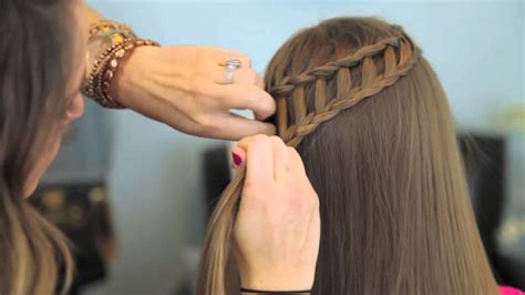 Saçlara mısır örgü nasıl yapılır? şelale saç nasıl yapılır modasayfasi net - YouTube