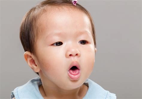 Mengatasi Batuk Berdahak pada Anak Tanpa ke Dokter - Alodokter