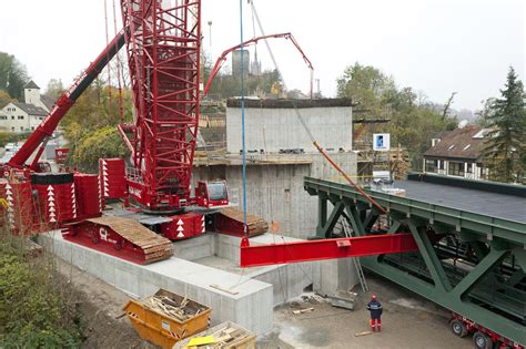 Schwerguttransporteur riga mainz tauscht marode bahnbrücke in der die brücke ist nur eine von acht, die parallel zueinander verlaufen und die mainzer straße in. Liebherr LR 1600/2 von Riga-Mainz erledigt kniffligen ...