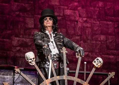 With a raspy voice and a stage show that features numerous props, including pyrotechnics, guillotines. REVIEW: ALICE COOPER, AIRBOURNE, MC50 - MELBOURNE ...