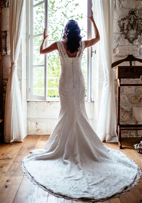 Strapless is generally avoided by those with a bigger bust if you think that a wedding gown can't be 'simple', let us prove you wrong! 5 wedding dress shopping fails every bride should avoid