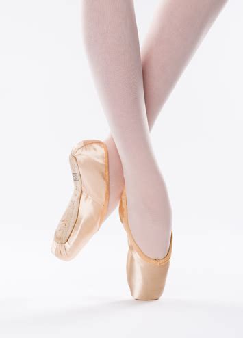 Freed pointe shoes are a special type of shoe used by ballet dancers for pointework, manufactured by freed of london ltd. Pointe Shoes - Freed of London