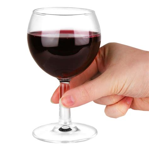 Ballon Wine Glasses 6.7oz LCE at 125ml | Red Wine Glasses ... Large wine glasses hold 250ml, which is one third of a bottle.