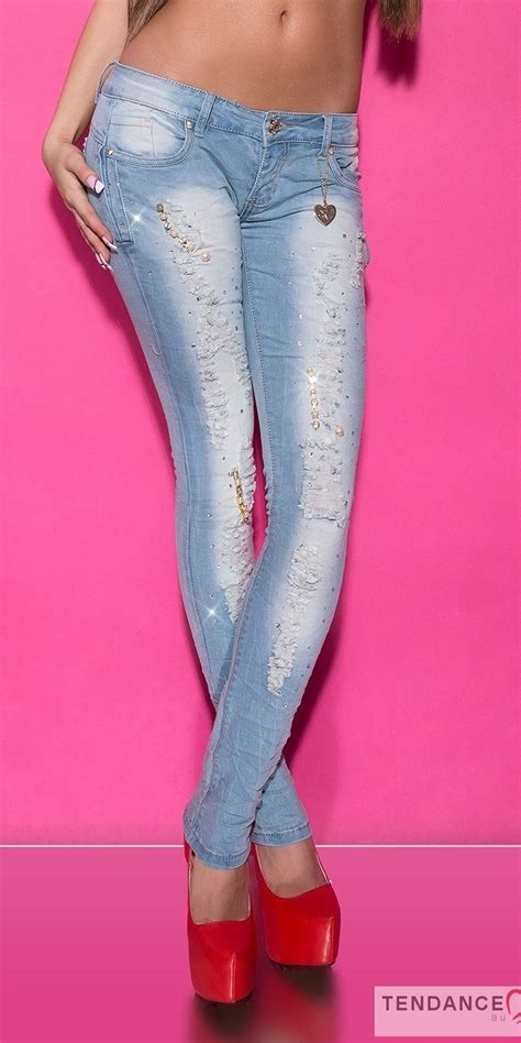 Camaïeu vous propose une sélection jeans pour femme qui vous donneront un look résolument tendance. Épinglé sur Pantalon / Jeans / Jogging Femme