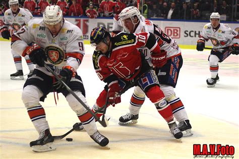 The soccer teams orebro and degerfors if played 14 games up to today. Örebro Hockey vs Växjö i Behrn Arena | M.A.V.Foto