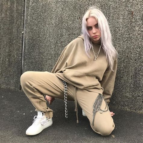 Последние твиты от billie eilish (@billieeilish). Billie Eilish- Don't Smile at Me ~ 15 adım