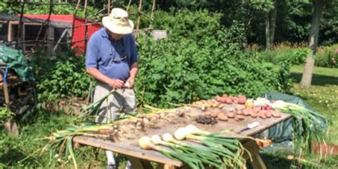 Garden of life owns and operates a chain of stores that sells raw food supplements such as fish oils, probiotics, vitamins and greens. My Father's Garden: The Life My Dad Passed Down to Me