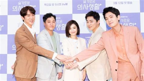 Drama korea blue spring from a distance subtitle indonesia juni 14, 2021 11. Download Drakor Hospital Playlist Inidramaku - Family ...