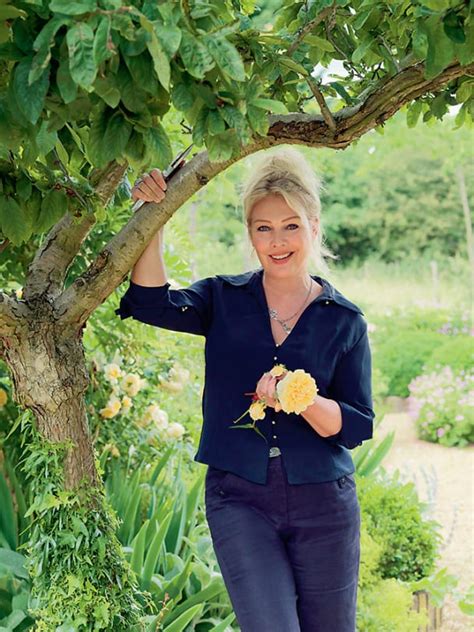 Estmal die ehemalige lehrerin im garten weggefickt. Kim Wilde: Die Garten-Oasen der Stars | Annabelle