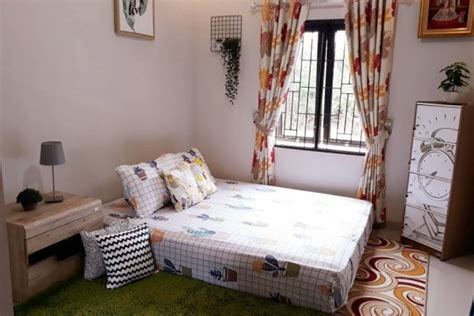 Pertama, anda bisa menempatkan tempat tidur berpusat di bawah jendela besar, meja samping tempat tidur di setiap sisi, dan lemari pakaian terbuka di dinding seberang. Menata Kamar Desain Kamar Tidur Sederhana Ala Korea ...