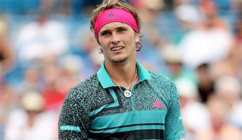 Zverev, der jüngere (sein bruder mischa ist ja auch noch auf der tour unterwegs) ist groß gewachsen. "He's Got Balls!" - Alexander Zverev ziert Cover des ...