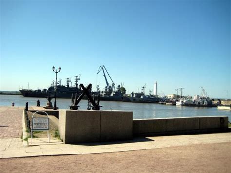 Kronstadt, also spelled kronshtadt, cronstadt or kronštádt is a russian port city in kronshtadtsky district of the federal city of saint pet. Кронштадт - Санкт-Петербург