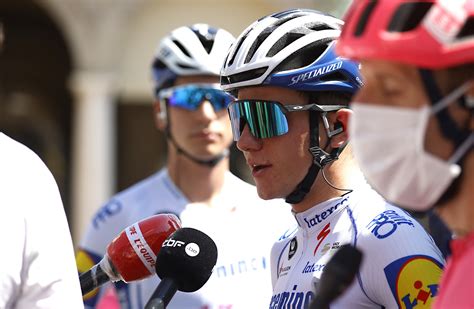 Evenepoel war am mittwoch in einen sturz verwickelt, fuhr aber noch ins ziel. "Jeder Fahrer weiß, dass es im Finale eine Wasserflasche ...