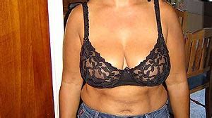 La femme mûre avec de grands seins baise jeune hottie avec le dild. Femme mûre Paris cherche un jeune homme - Cougarillo.com