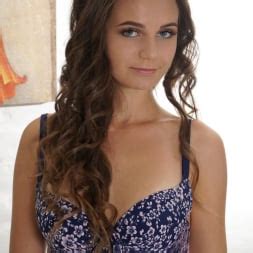 Tan nubile slowly strips then fingers herself. Fedorova Varya in Russian Cutie (Photo 8) | Nubiles