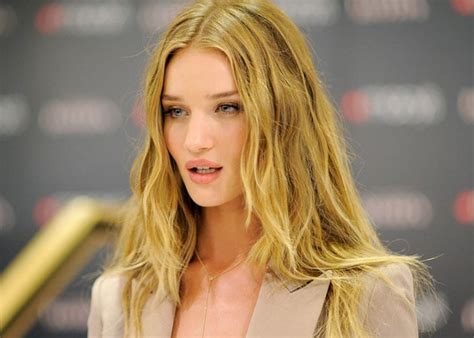 Femaleagent cautious but trusting 11 min. Rosie Huntington-Whiteley finds it hard to make friends ...