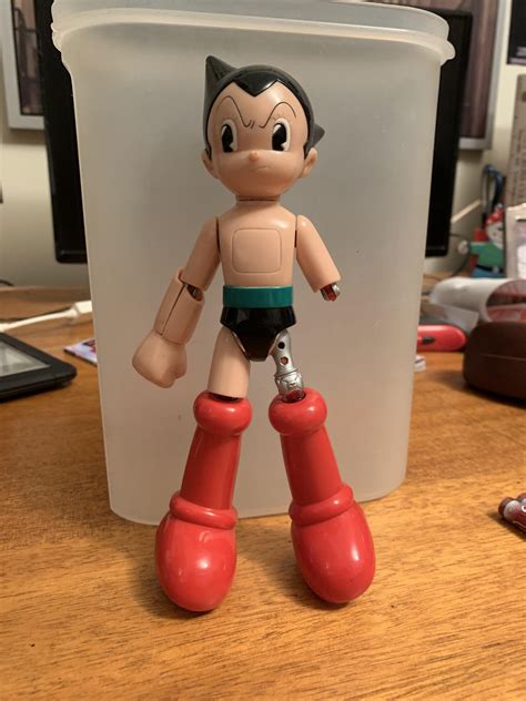 Boots that are too soft or too big can cause the ankle to sit too low in relation to the boot's regulated ankle pocket area. Roses are red, boot too big for the toy. Who could it be ...